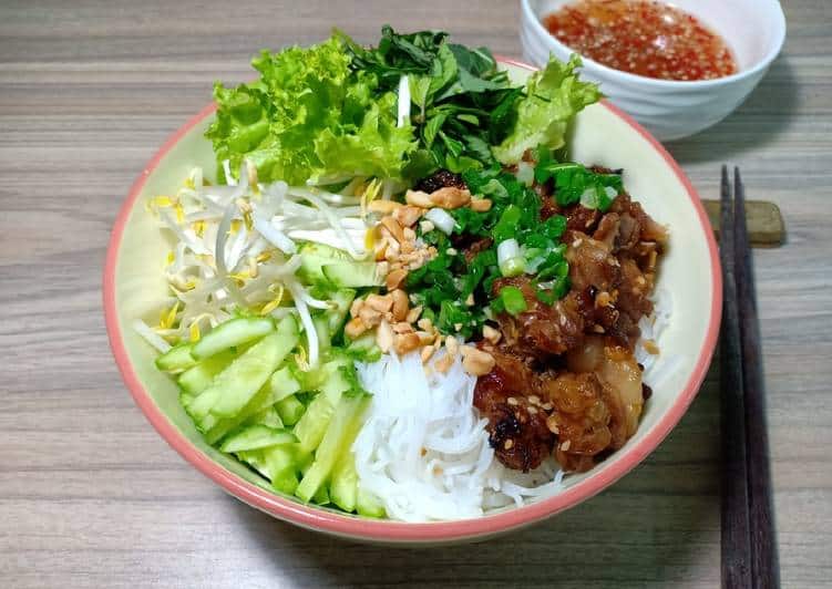 Bún thịt nướng